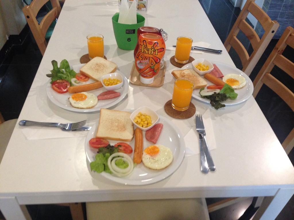 Eat-Ting Hostel Bang Sao Thong Kültér fotó